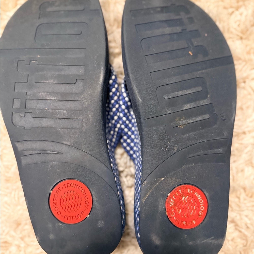 FitFlop Women’s Surfa Dark Blue and White Flip Flops - Picture 6 of 7